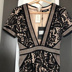 Misguided NWT Deep V Lace Midi Dress